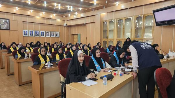 دیدار صمیمی دانش‌آموزان با استاندار کهگیلویه و بویراحمد 