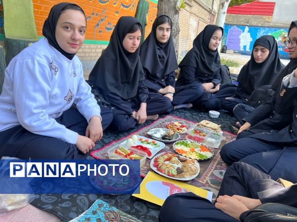 هفته سلامت روان و روز جهانی غذا در دبیرستان جنت شهرستان سملقان