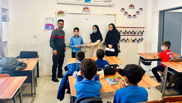 تقدیر از برگزیدگان ویژه‌برنامه هفته جهانی فضا در مدارس حاجی‌آباد