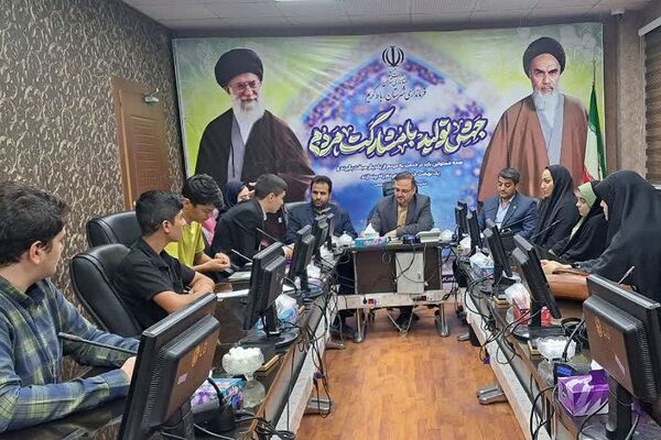 نشست صمیمی فرماندار شهرستان رباط کریم با دانش‌آموزان نخبه فرهنگی و خبرنگاران پانا