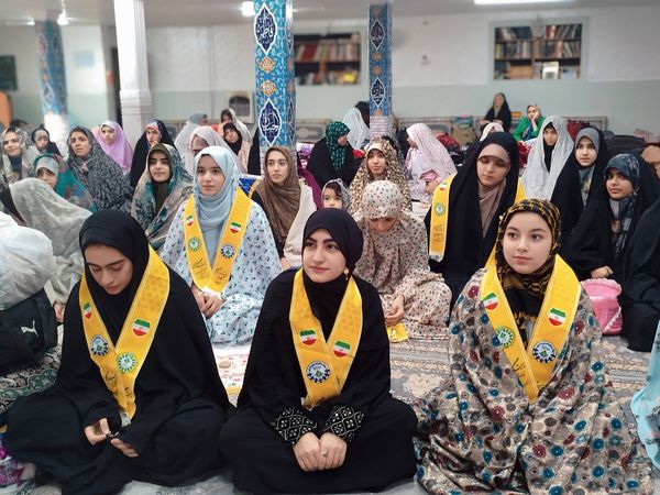 حضور پرشور دانش‌آموزان لرستانی در مراسم اعتکاف 