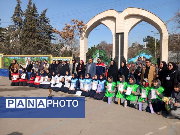 مسابقات بین مدرسه ای جام اقتدار ایران دردبیرستان دوره اول آرمینه مصلی نژاد ناحیه ۶