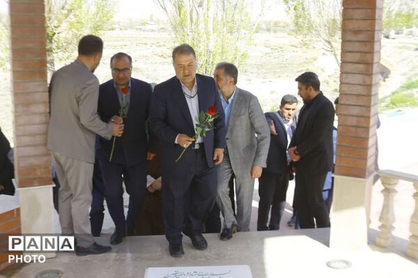حضور مسئولان ارشد در مزار شهید گمنام فیروزکوه؛ تجلیل از مقام شامخ شهدا