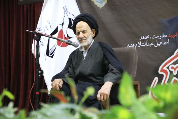 جلسه گرامیداشت و تجلیل از پدران و مادران شهدا 