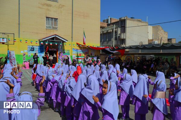 جشن شکوفه ها و نواخته‌شدن زنگ مهر در دبستان سیدمحمد موسوی‌راد نیشابور