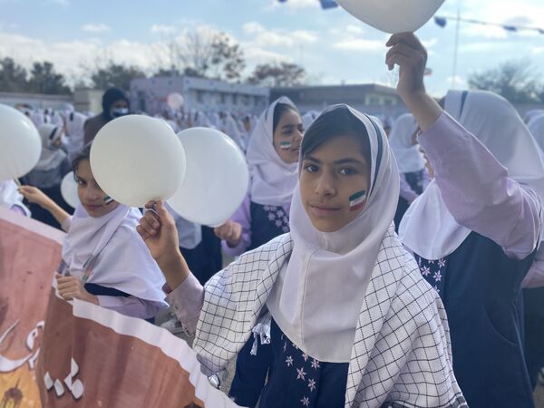 همبستگی نسل امروز با آرمان‌های انقلاب در راهپیمایی ۱۳ آبان باخرز