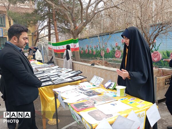 بازارچه کسب و کار دانش آموزی در دبیرستان افشار نژاد ناحیه پنج مشهد