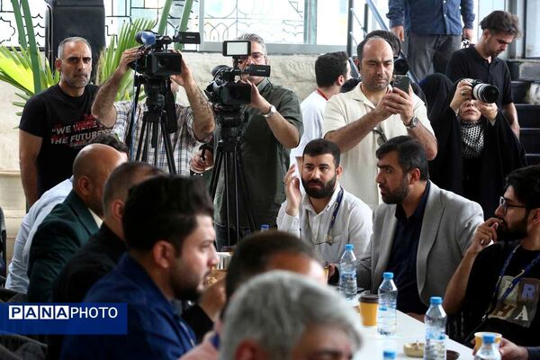 مستند «سلاح نفت» در کافه فلسطین رونمایی شد
