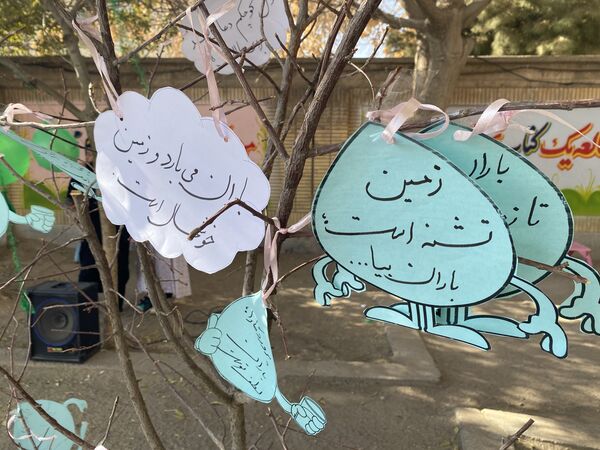 آسمان باخرز به امید رحمت؛ نماز باران با حضور دانش‌آموزان و مسئولان اقامه شد