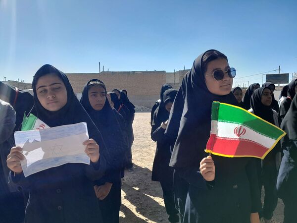 گرامیداشت سیزده آبان در دبیرستان مادرمهربان خلیل آباد