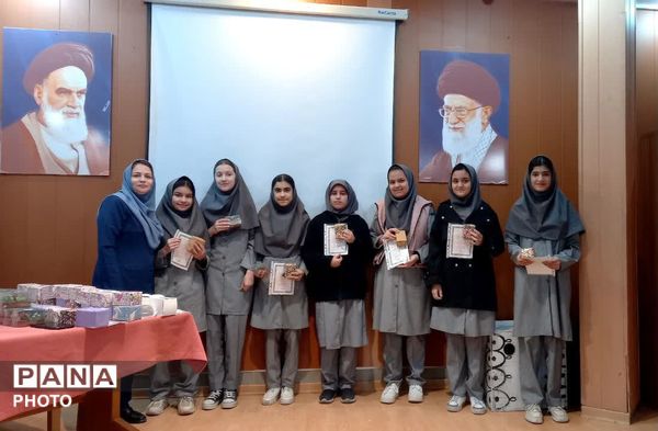 تقدیر از دانش آموزان برتر آموزشی وتربیتی دردبیرستان دوره اول آرمینه مصلی نژاد ناحیه ۶