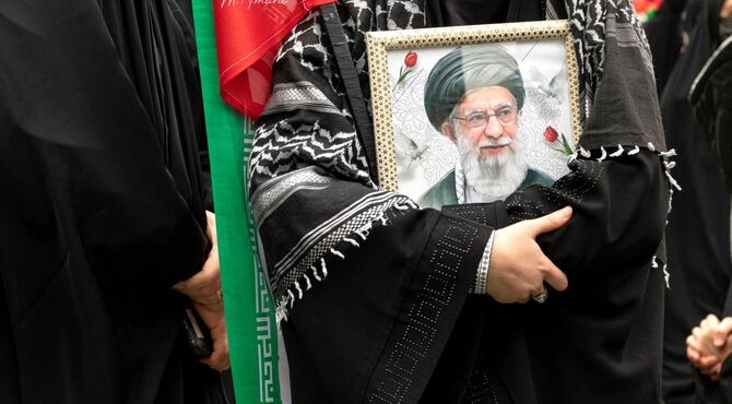 صدای زنان مقاومت؛ از خیابان تا جبهه نبرد با استکبار