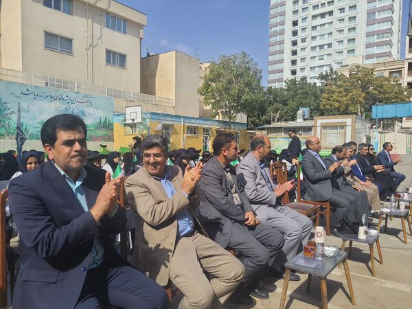 مراسم باشکوه زنگ ایثار و مقاومت در مدرسه شاهد تکتم ناحیه ۳
