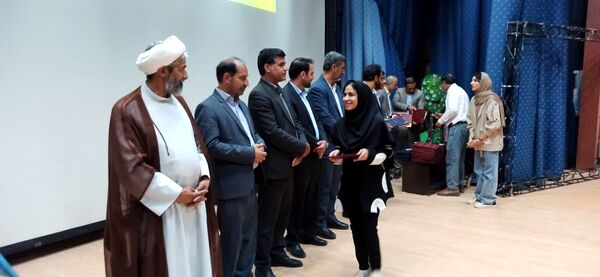 تجلیل از رتبه‌های برتر کنکور در بم