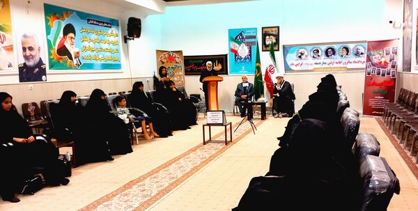 نشست بانوان ستاد نماز جمعه با امام جمعه شهرستان کاشمر 