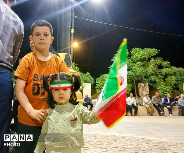 همراهی کودکان جعفرآباد تا آستان شهدای گمنام در شب هشتاد و یکم