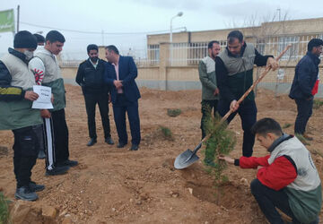 کاشت۱۰۰ نهال شناسنامه دار در ایزدخواست