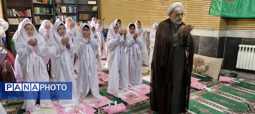 جشن بندگی دانش‌آموزان دبستان ارمغان هستی ناحیه 3 کرج 