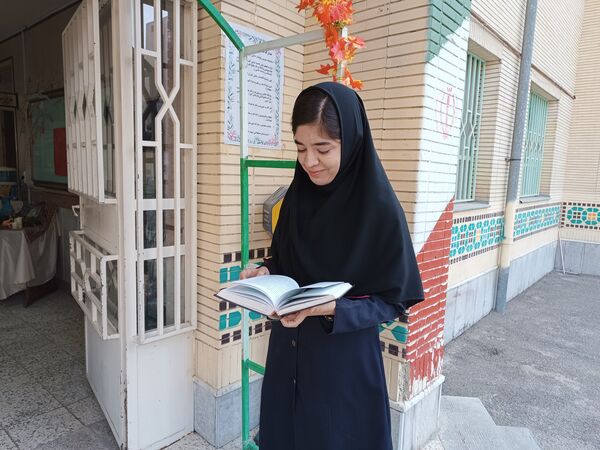 طلوع مهر در هنرستان نیک اندیشان