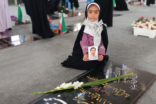 میهمانی لاله‌ها در شهرستان بن با حضور دانش‌آموزان 