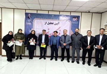 گرامیداشت هفته معلم با تقدیر از فرهنگیان برگزیده منطقه ۵ تهران
