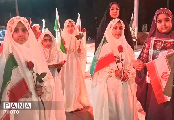پیشگامان نمایش شور میهن دوستی در تجمعات شبانه 