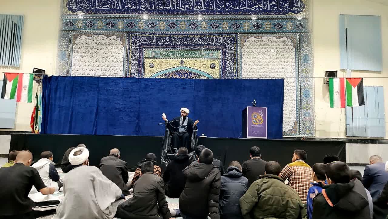 حضرت ام‌البنین ( ع) نماد مادری فداکار بود که فرزندان خود را برای جهاد در راه حق تربیت کرد