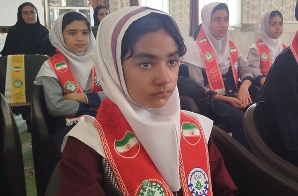 تجلیل از دانش‌آموز خبرنگاران پانا در لردگان