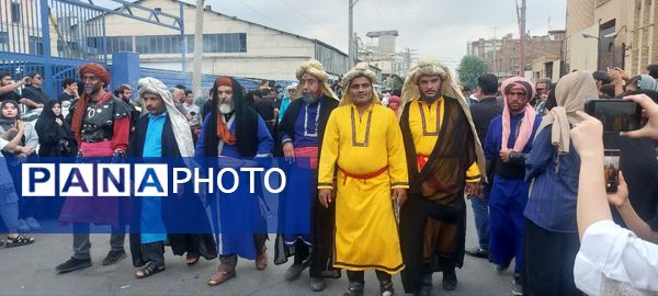 استقبال عزاداران حسینی از کاروان نمادین اسرای کربلا در قم