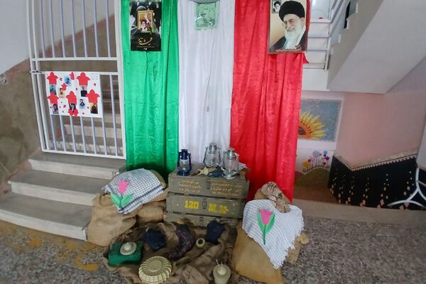 آذین‌بندی مدارس ملارد به رنگ ایثار و حماسه