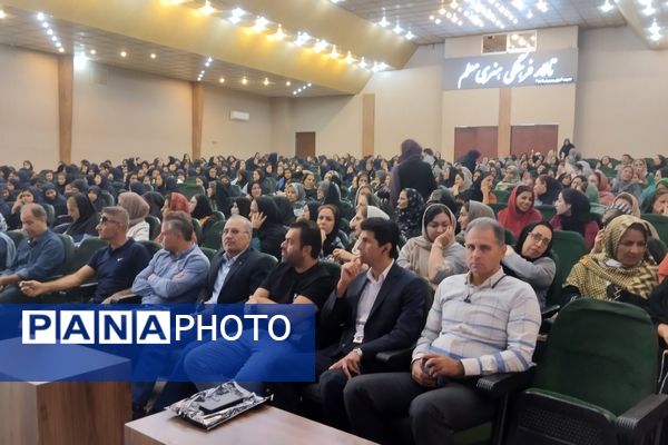 اولین جلسه هدایت تحصیلی دبیرستان پویش ناحیه ۳شیراز 