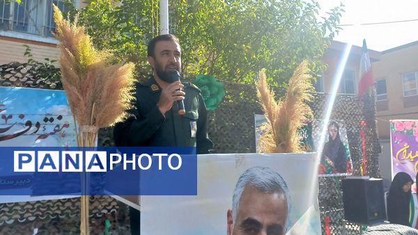 نواخته شدن زنگ مهر و مقاومت در دبیرستان شهید سلیمانی فیروزان با حضور مسئولان استانی و منطقه‌ای