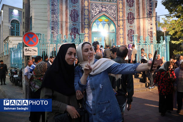 مرحله دوم انتخابات چهاردهمین دوره ریاست‌ جمهوری در حسینیه ارشاد