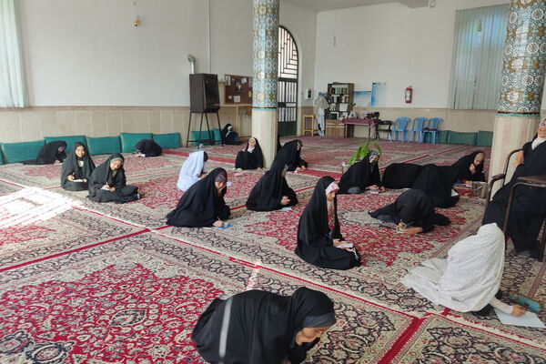 اعتکاف دختران دانش‌آموز شهر سورمق