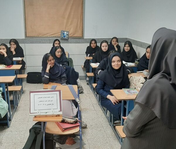 اولین جلسه هدایت تحصیلی در دبیرستان دخترانه کوثر فرهنگیان
