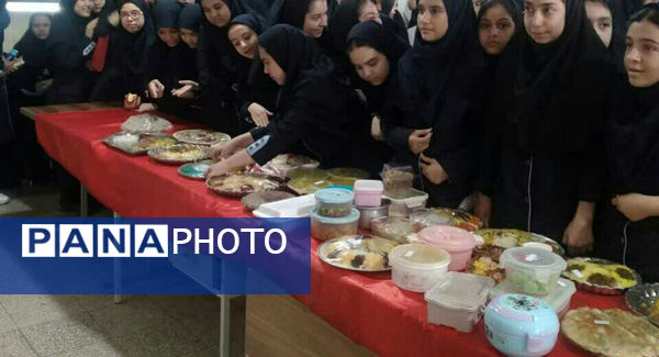 جشنواره غذای سالم در دبیرستان محدثه قم