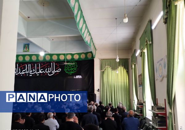 مراسم ظهر تاسوعا حسینی در مسجد شهدای گمنام 