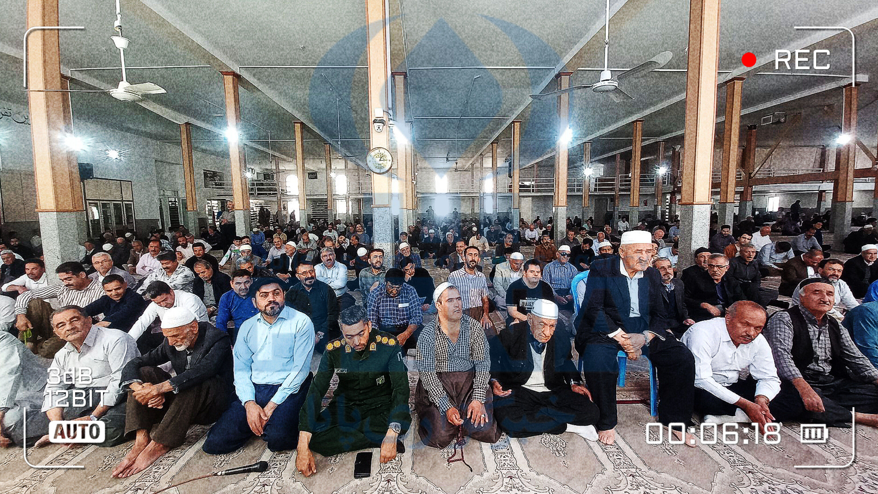 والدین در برابر بی‌حجابی فرزندان واکنش نشان دهند