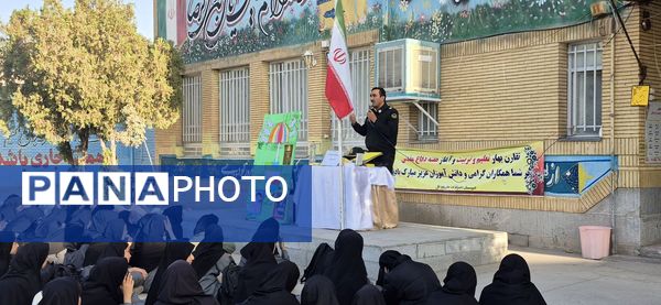 گرامیداشت هفته پدافند غیرعامل در مدرسه زنده جانی شهرستان کاشمر 