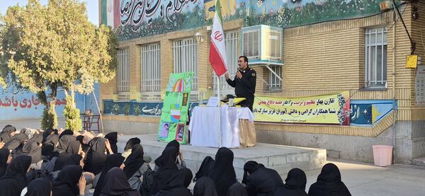 گرامیداشت هفته پدافند غیرعامل در مدرسه زنده جانی شهرستان کاشمر 