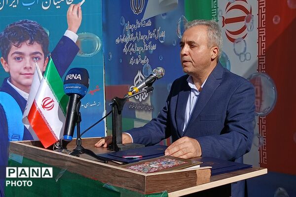 آغاز سال تحصیلی در مدرسه دخترانه مهرنگار باقر شهر با حضور مسئولان 