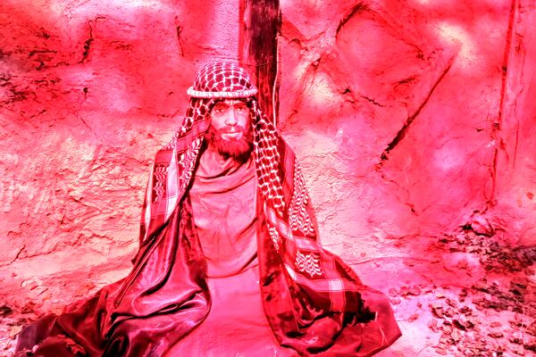 بازدید دانش‌آموزان دبیرستان یادگار امام از کوچه‌های بنی‌هاشم