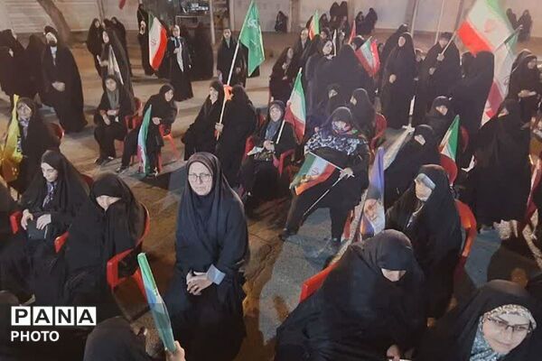 اجتماع شبانه مردم فیروزکوه؛ تجلی همبستگی مسئولان و مردم انقلابی