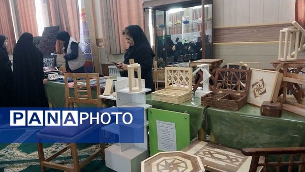 نواختن زنگ پژوهش در دبیرستان خاندان قفلی ناحیه ۷