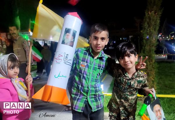 نسل جدید هم پای کار انقلاب هستند