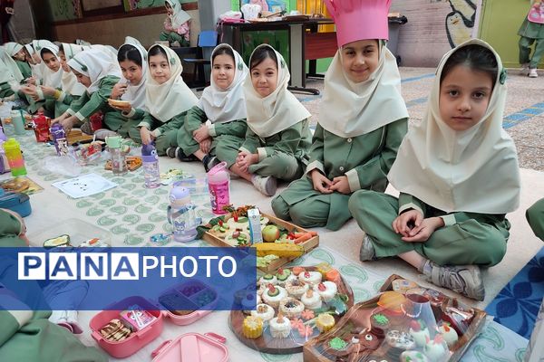 برگزاری مراسم صبحانه سلامت در دبستان نیلوفر رفیعی ناحیه دو شهرری 