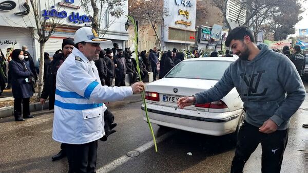 حضور خادمان امنیت در راهپیمایی ۲۲ بهمن