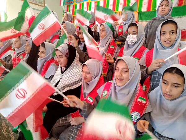برنامه های فجر انقلاب در آموزشگاه بنیاد۱۵ خرداد ابرکوه