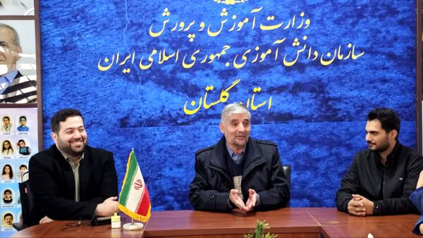نشست صمیمی رحمت الله رضایی با اعضای سازمان دانش‌آموزی استان گلستان