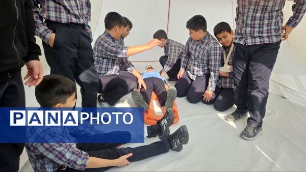 مانور زلزله در دبستان شهید رحیمی ناحیه۱